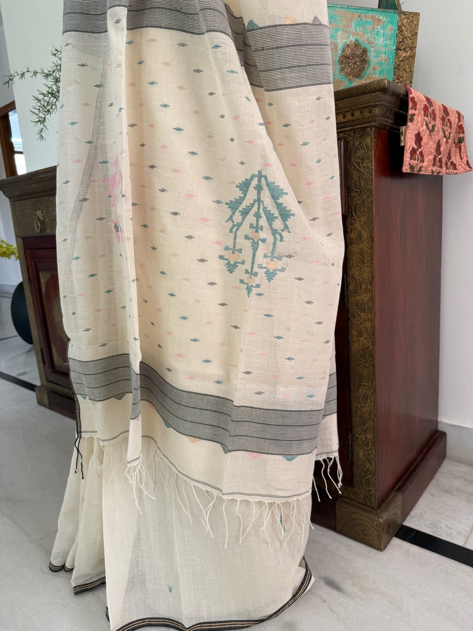 Soft Ivory Base With Tiny Pastel And Grey Woven Motifs Pure Cotton Jamdani Saree