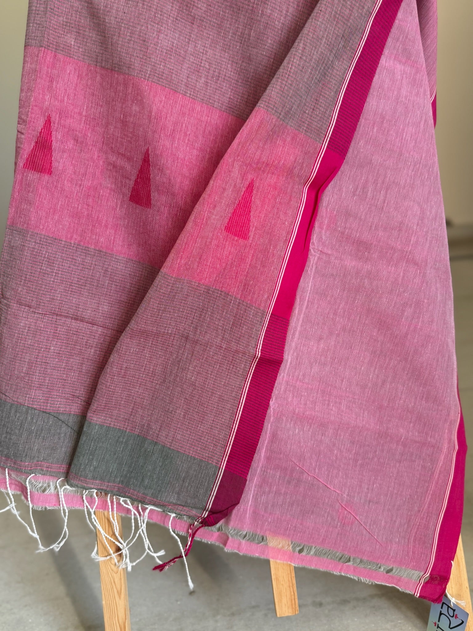 Ash Blossom With Magenta Glow Pure Cotton Jamdani Saree