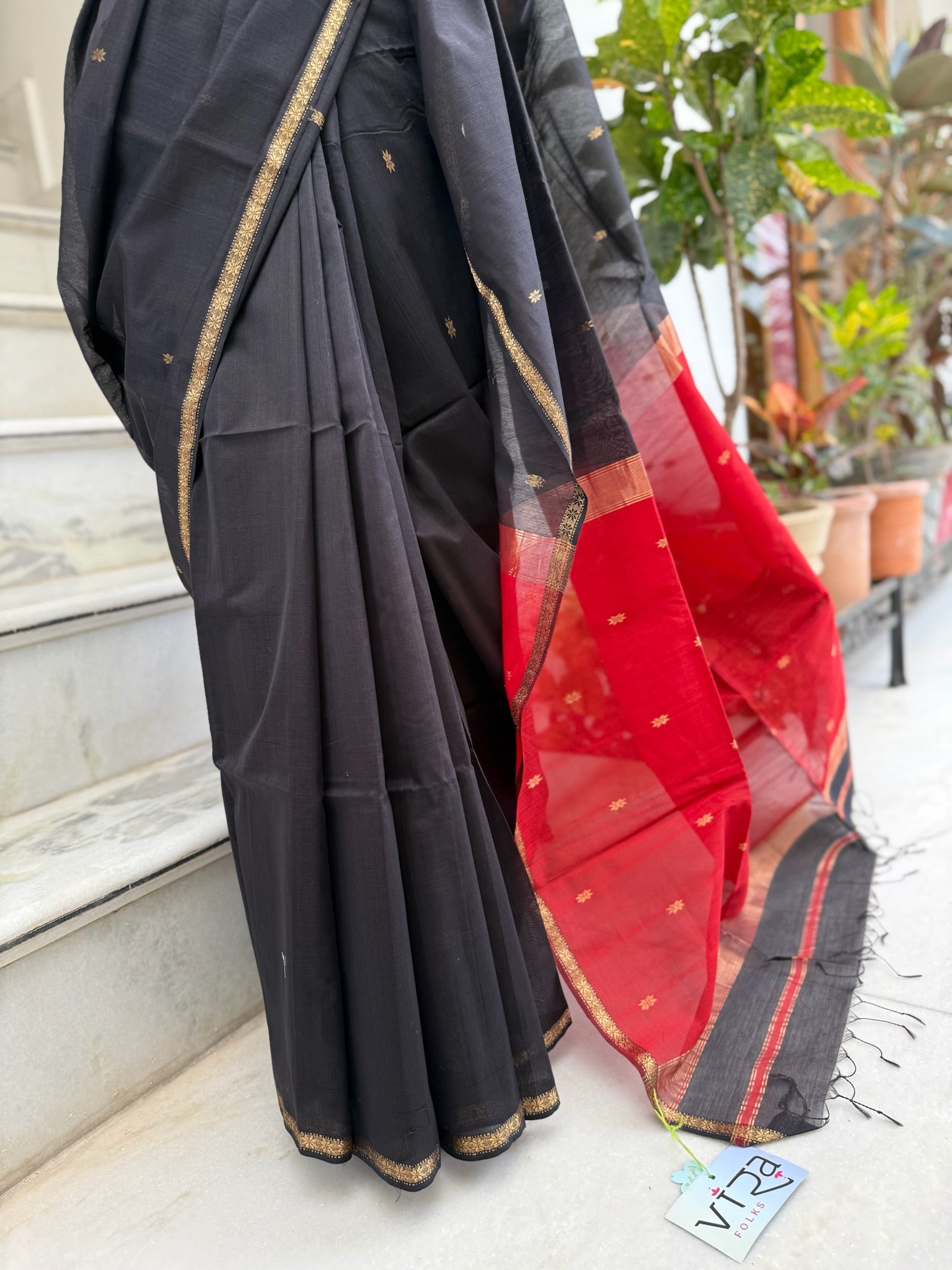 Classic Black and Red Star Buti Handcrafted Cotton Silk Maheshwari Saree