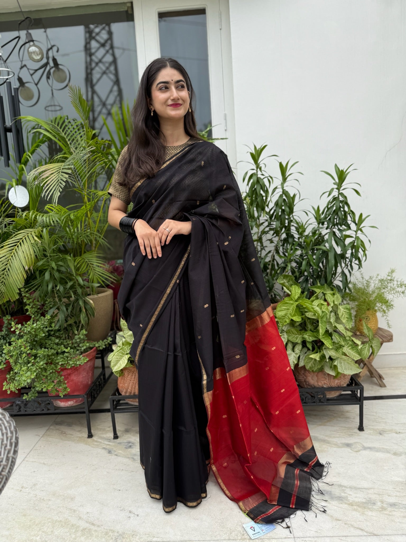 Classic Black and Red Star Buti Handcrafted Cotton Silk Maheshwari Saree