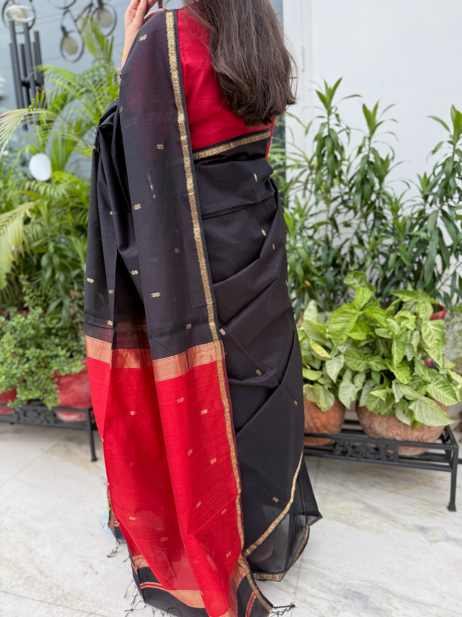 Classic Black and Red Star Buti Handcrafted Cotton Silk Maheshwari Saree