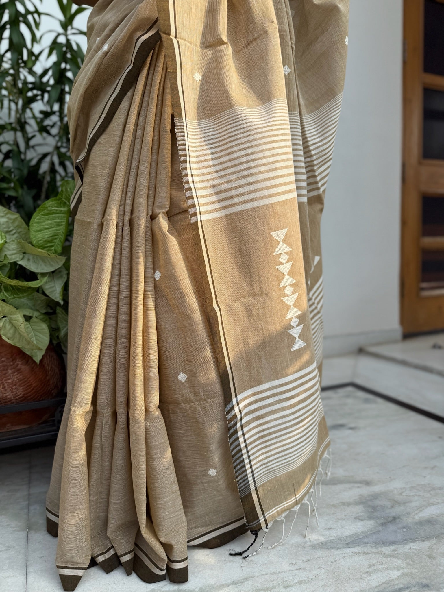 Caramel Earth With Ivory Geometry Pure Cotton Jamdani Saree