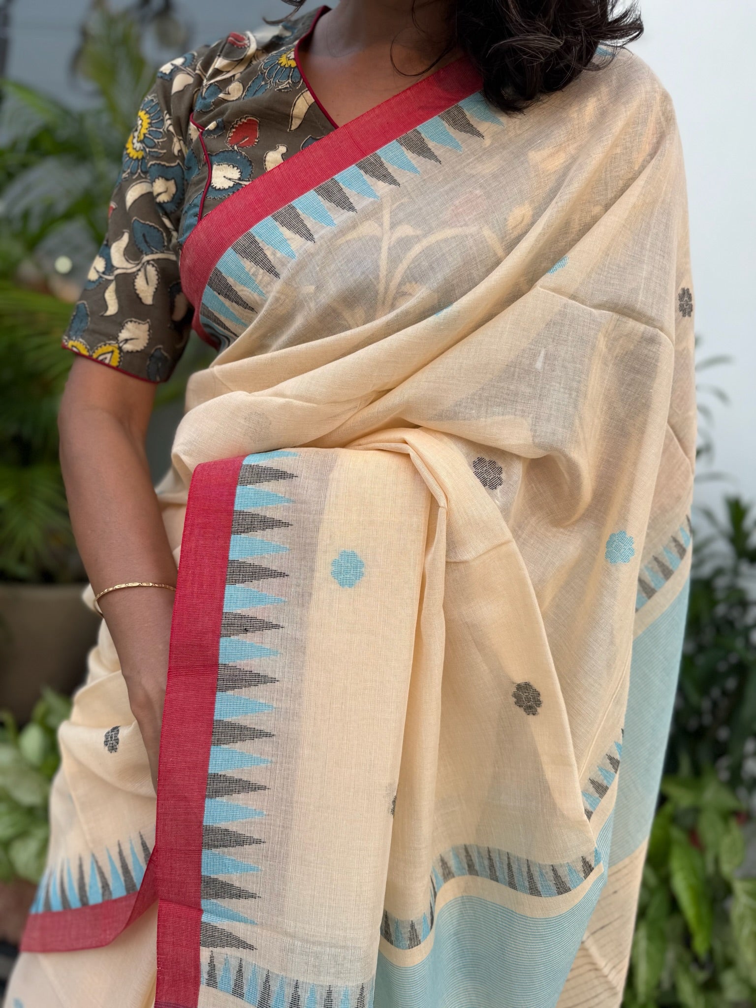 Buttercream Beige Base With Tiny Grey And Blue Woven Motifs Pure Cotton Jamdani Saree