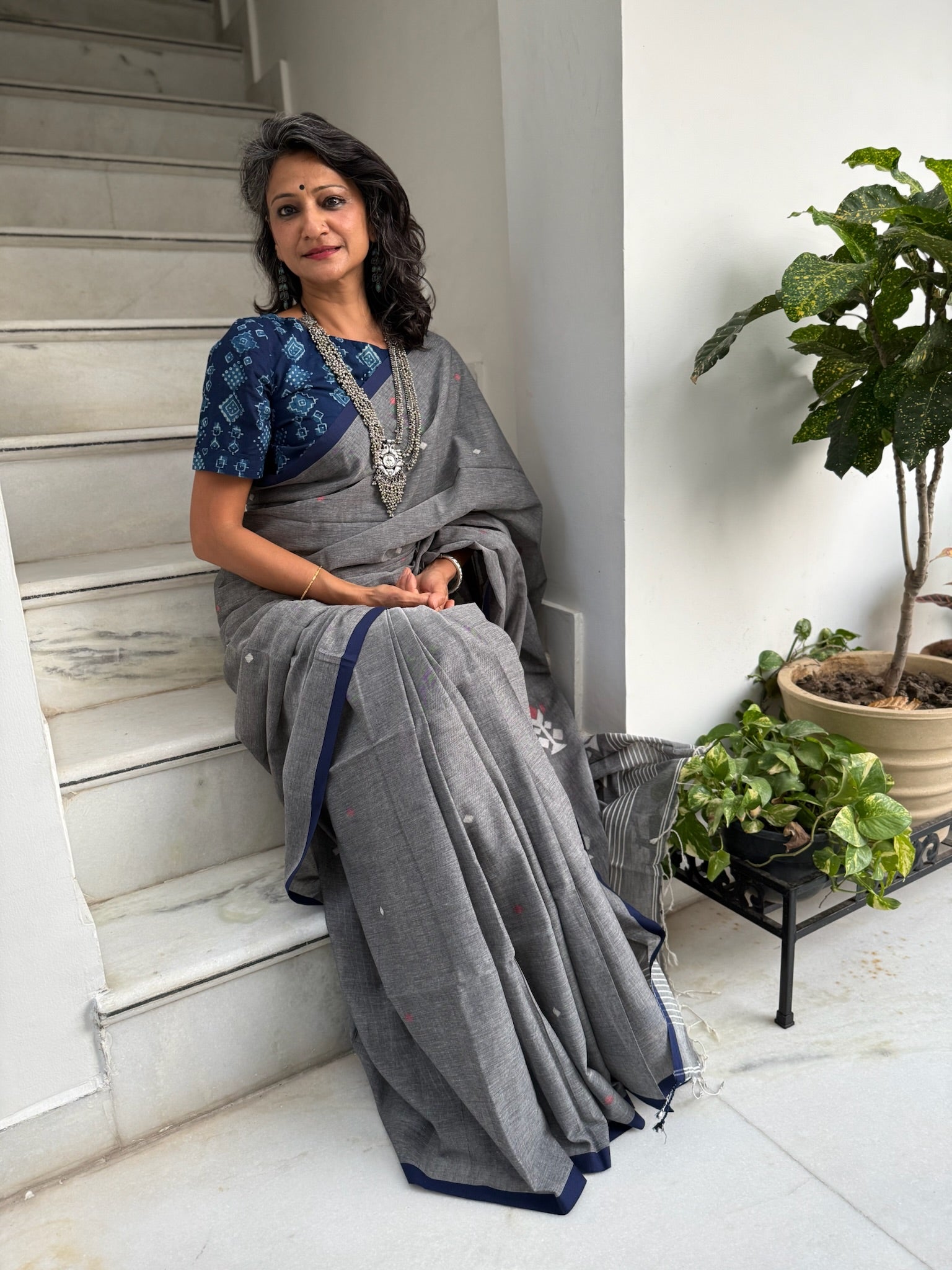 Soft Heather Grey Base With Subtle Multicolored Woven Motifs Pure Cotton Jamdani Saree