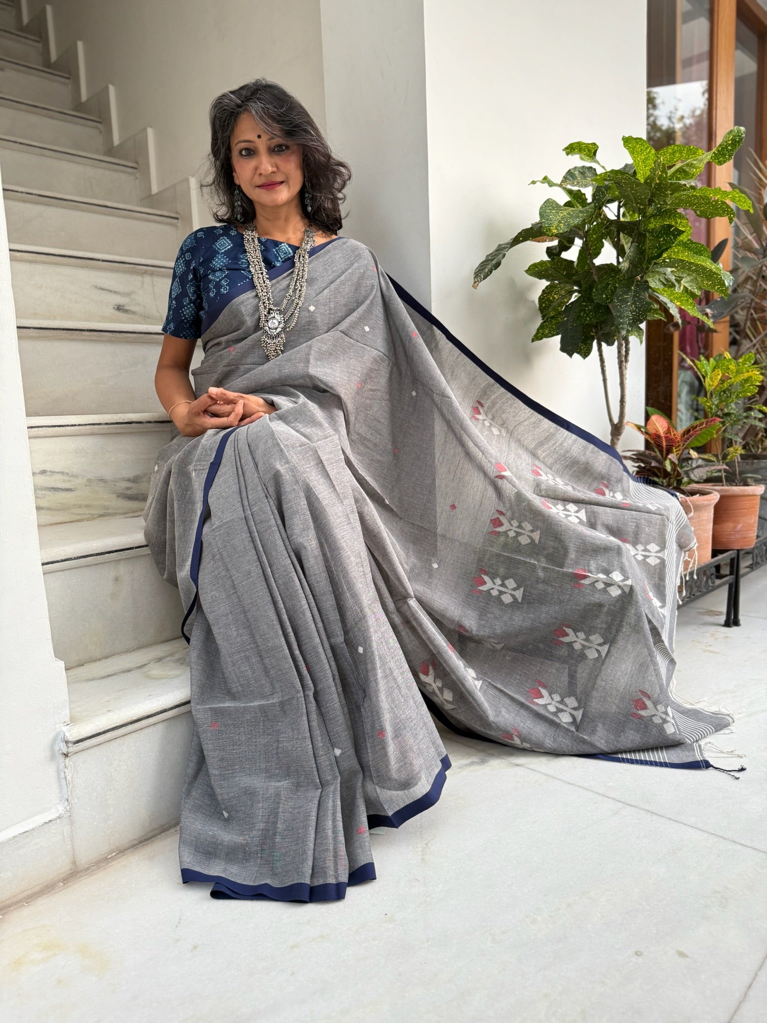 Soft Heather Grey Base With Subtle Multicolored Woven Motifs Pure Cotton Jamdani Saree