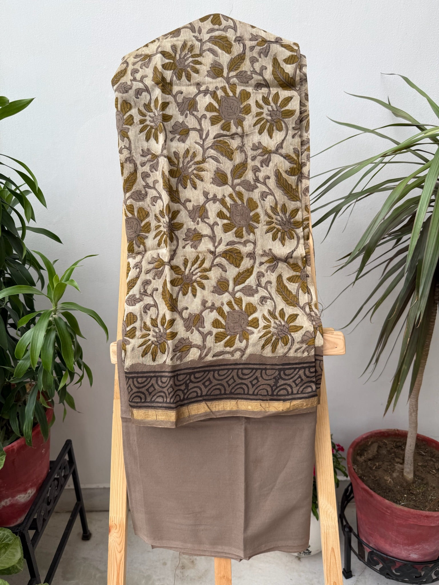 Ivory Grey Handblock Maheshwari Cotton Silk Suit Set with Grey Floral Buti