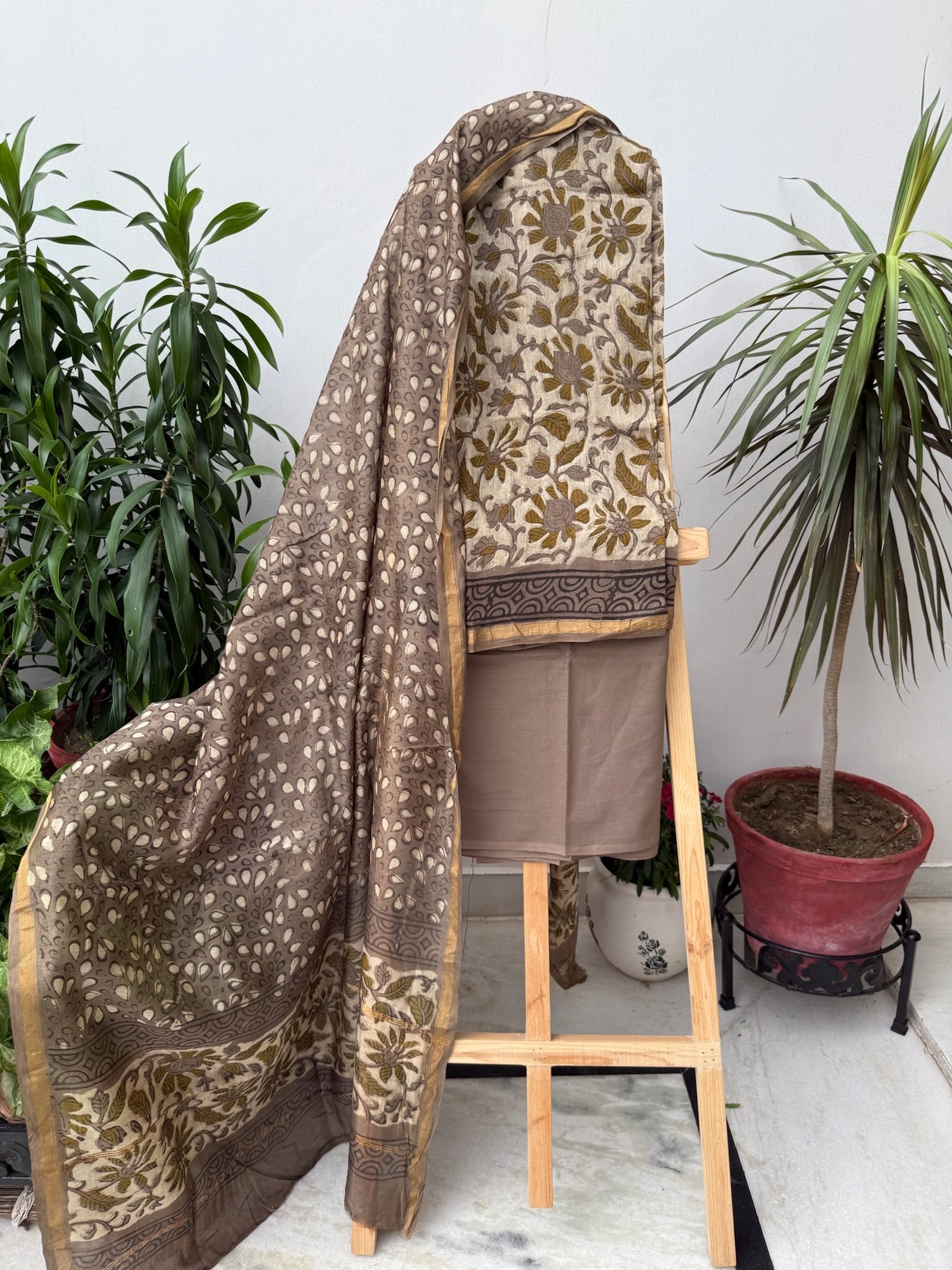 Ivory Grey Handblock Maheshwari Cotton Silk Suit Set with Grey Floral Buti