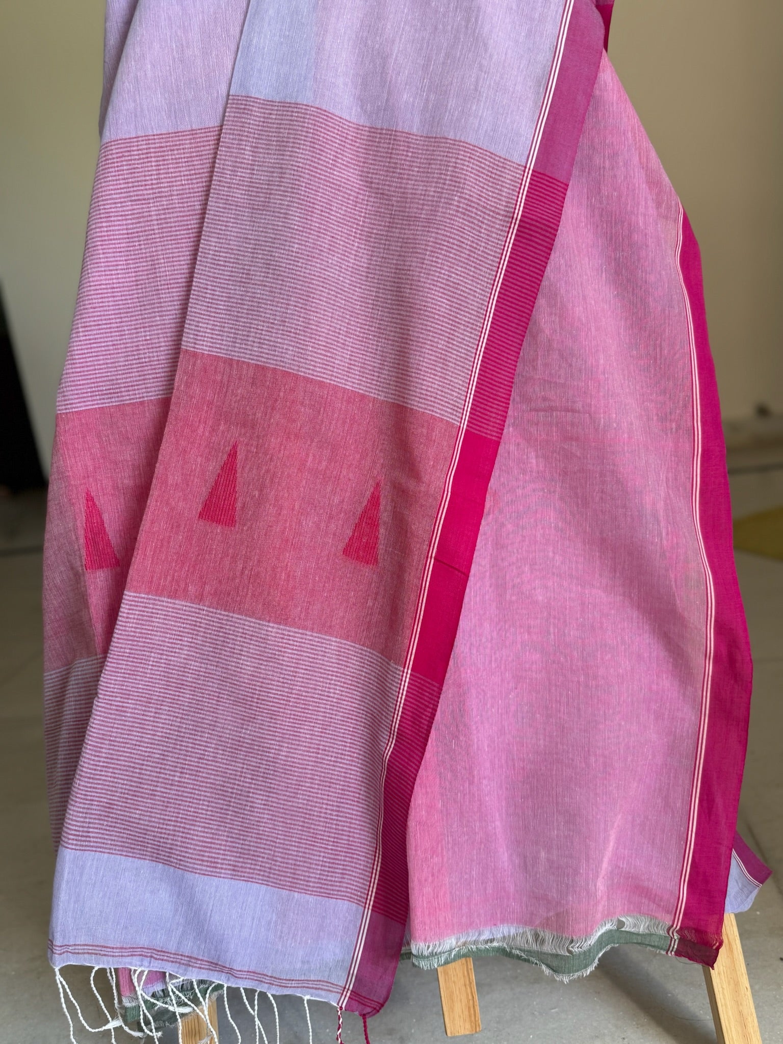 Lavender Mist With Fuchsia Bloom Pure Cotton Jamdani Saree