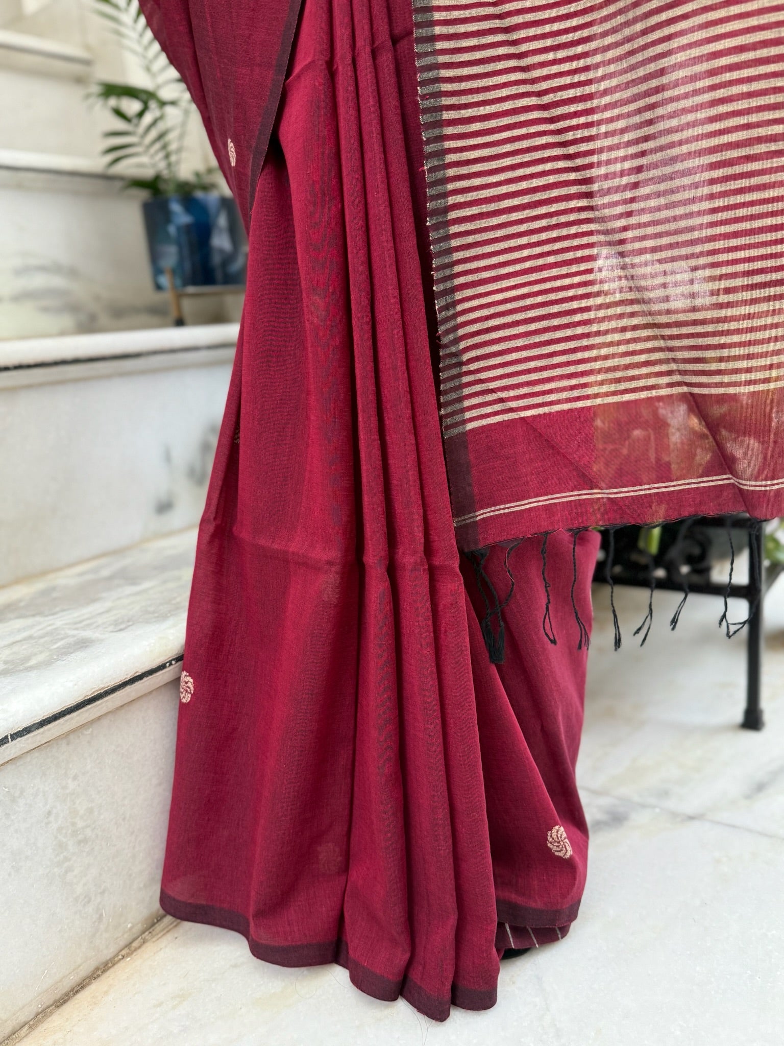 Raspberry Maroon With Ivory Blooms Pure Cotton Jamdani Saree