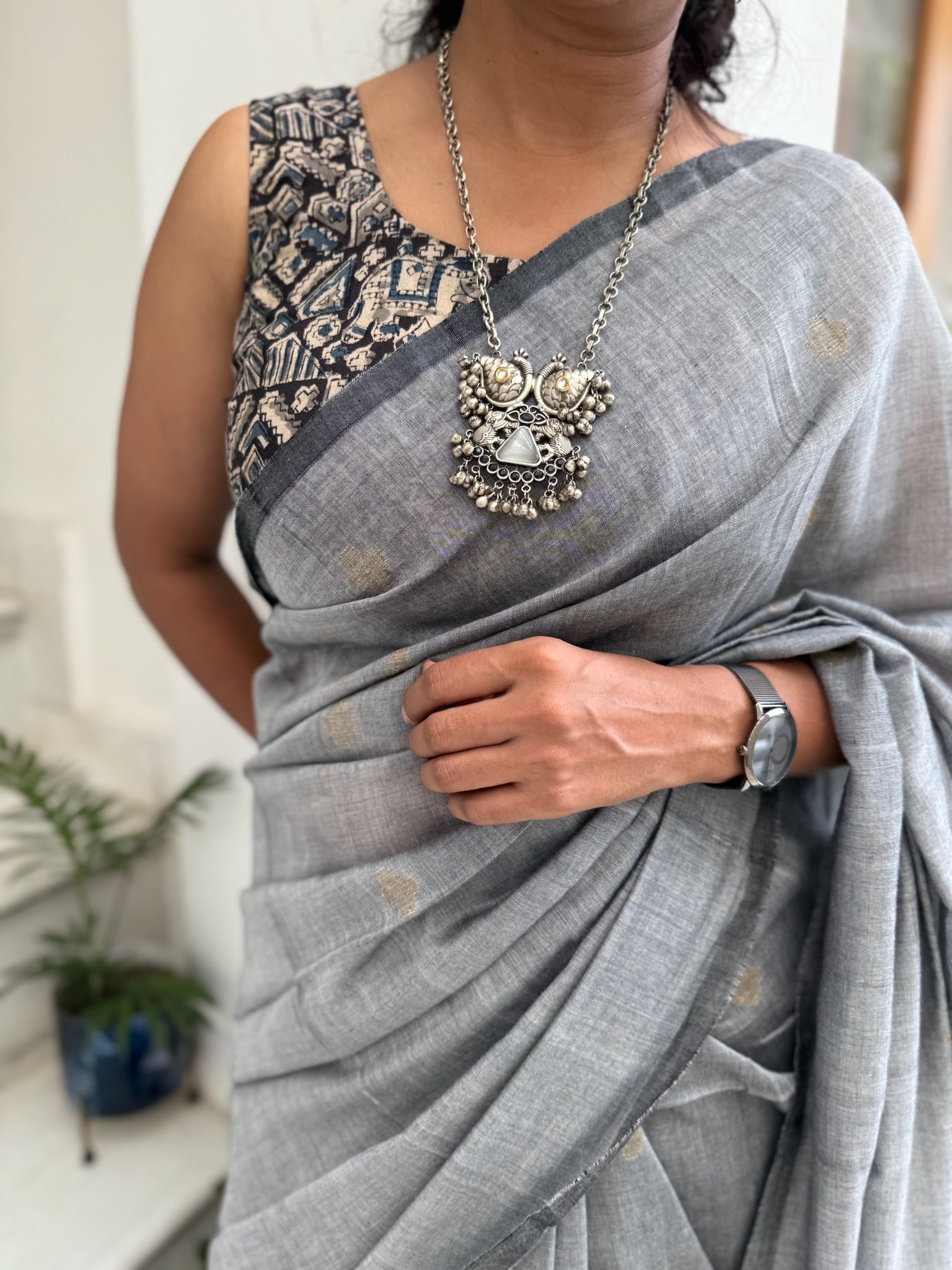 Elegant Grey & Beige Cotton Saree With Handwoven Motif