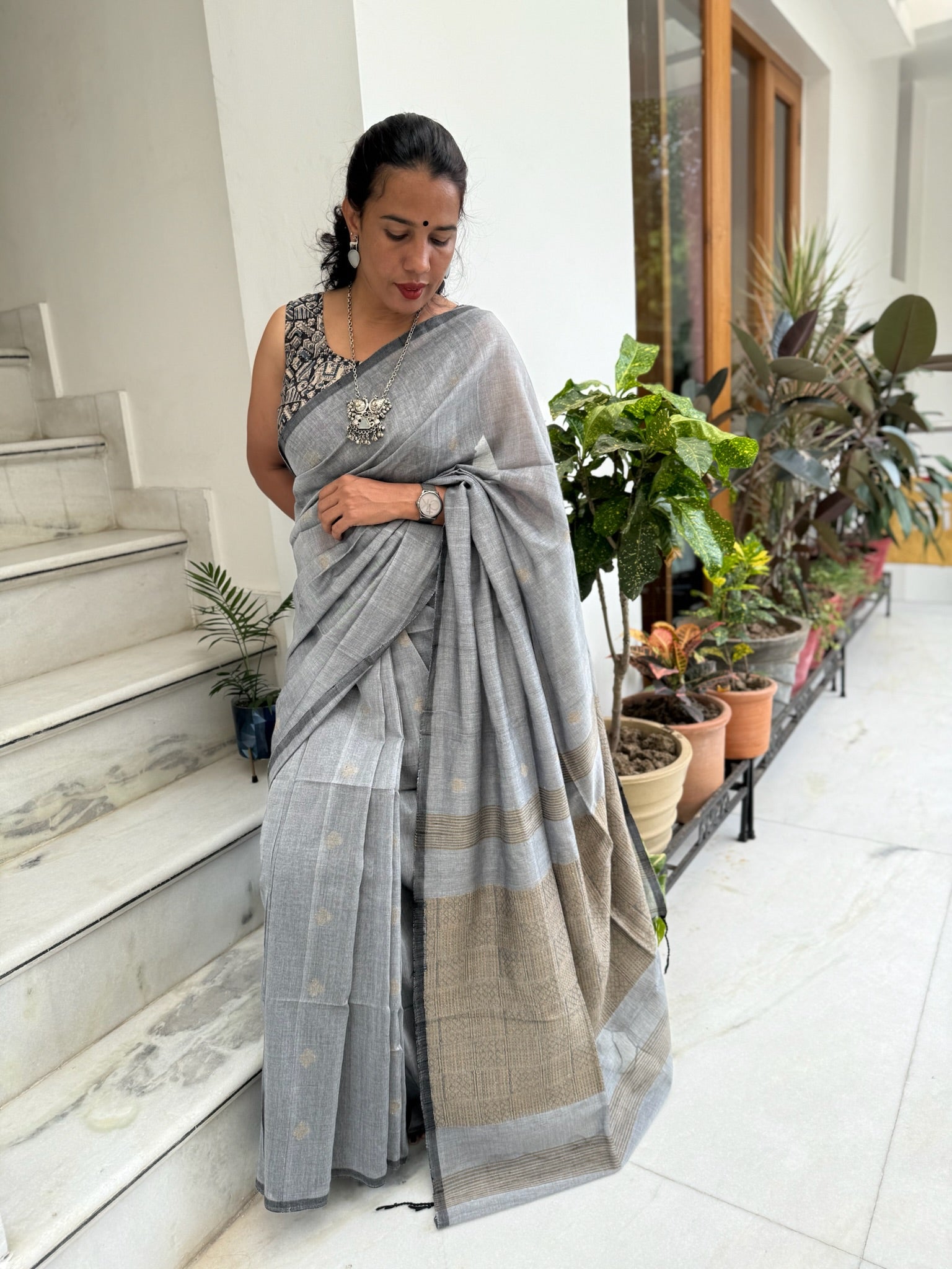 Elegant Grey & Beige Cotton Saree With Handwoven Motif