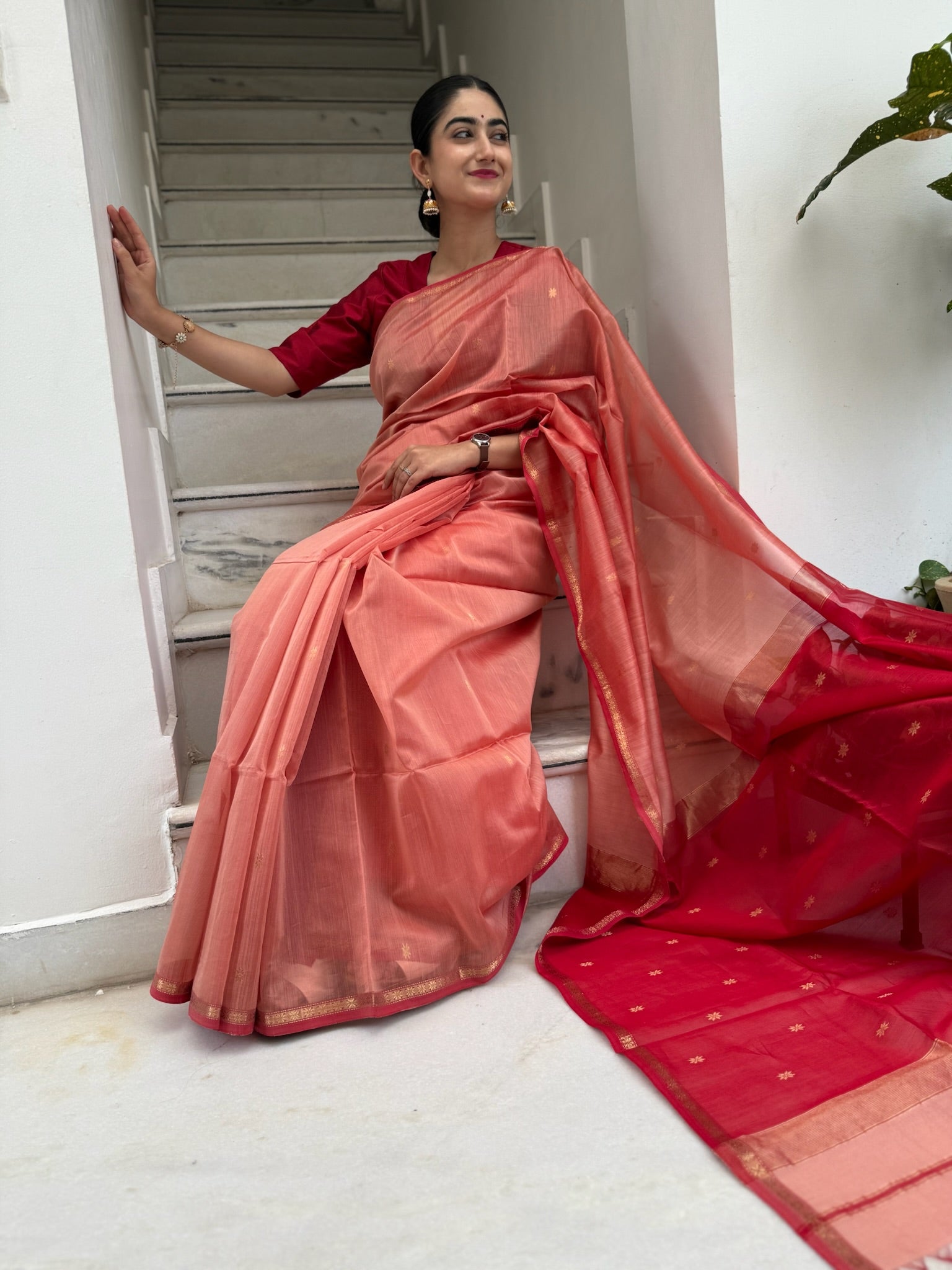 Classic Peach and Red Star Buti Handcrafted Cotton Silk Maheshwari Saree