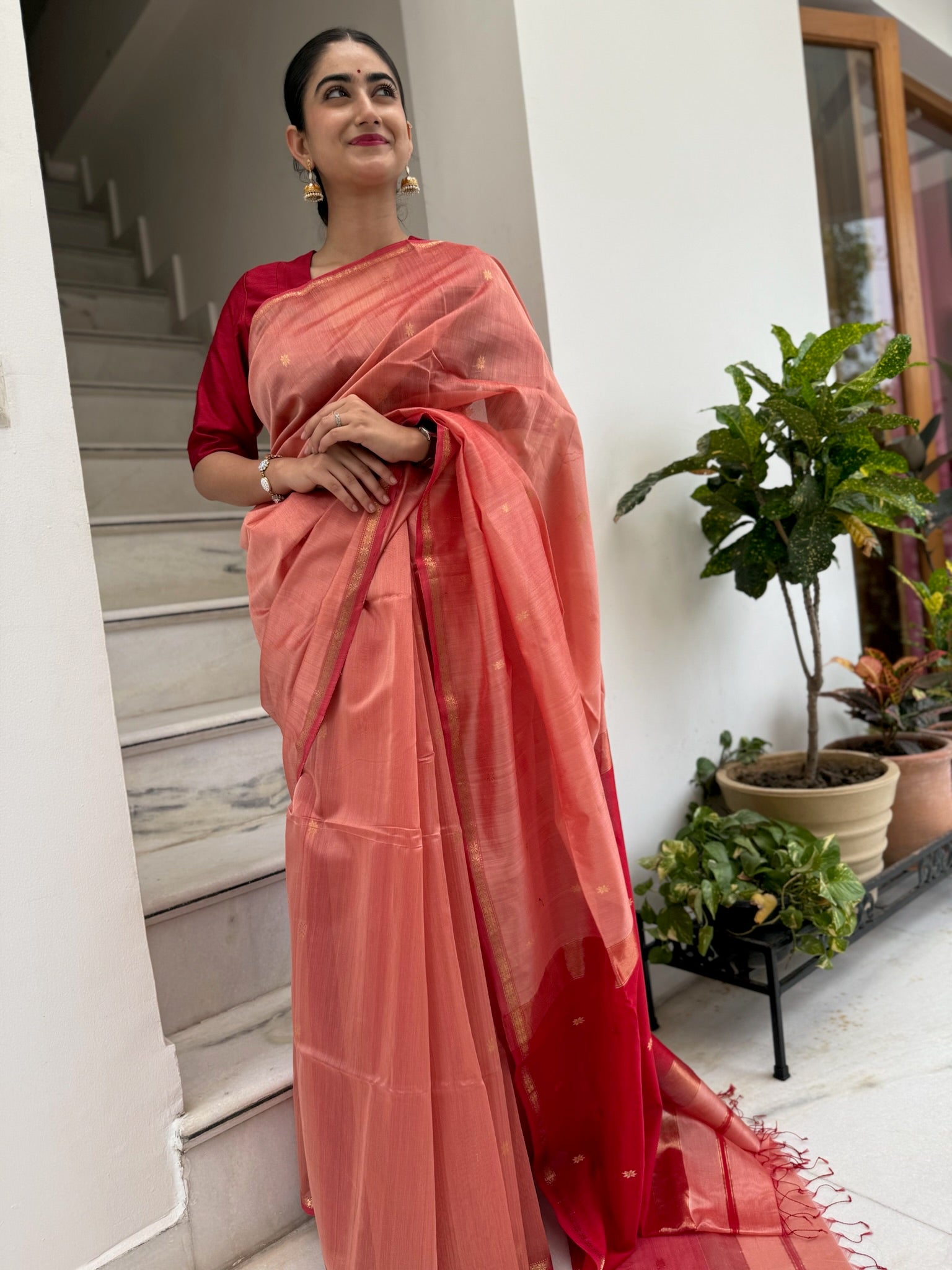 Classic Peach and Red Star Buti Handcrafted Cotton Silk Maheshwari Saree