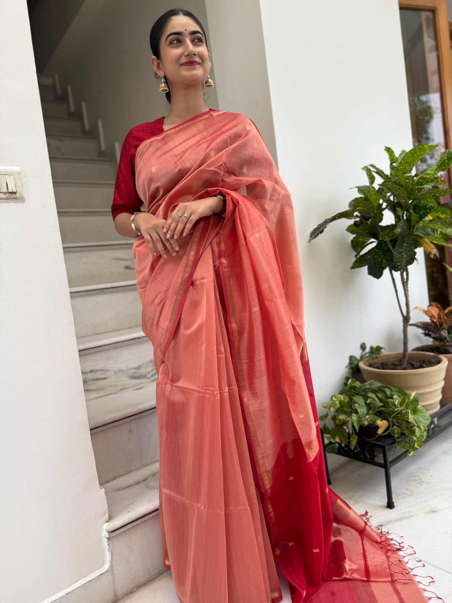 Classic Peach and Red Star Buti Handcrafted Cotton Silk Maheshwari Saree