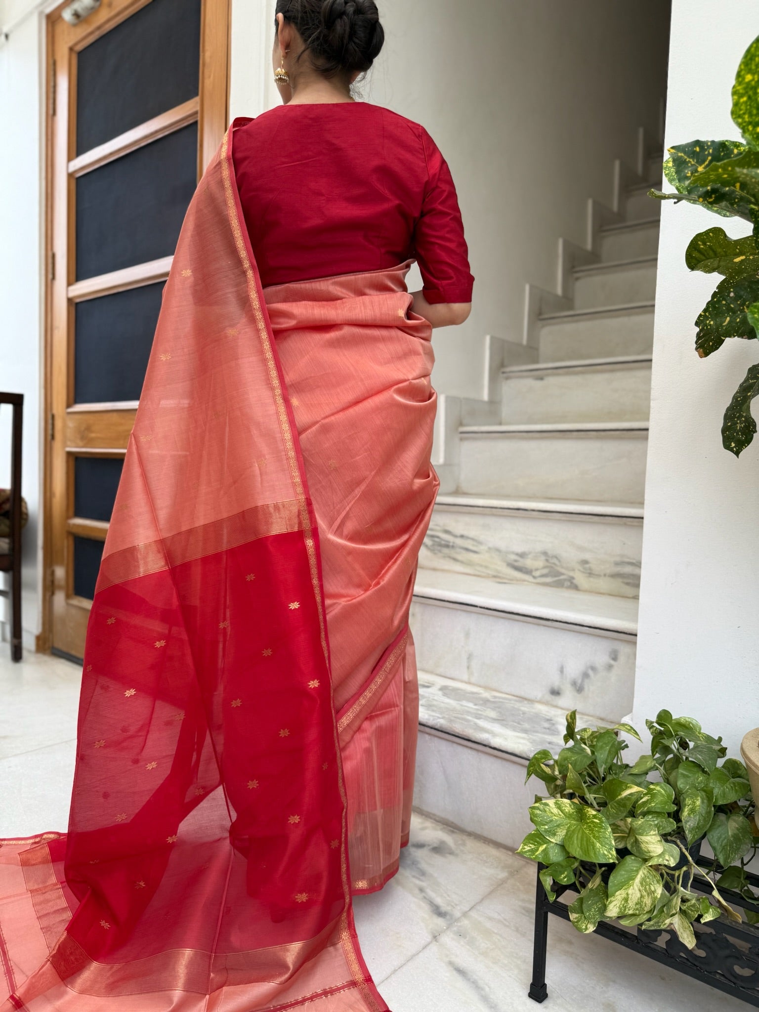 Classic Peach and Red Star Buti Handcrafted Cotton Silk Maheshwari Saree