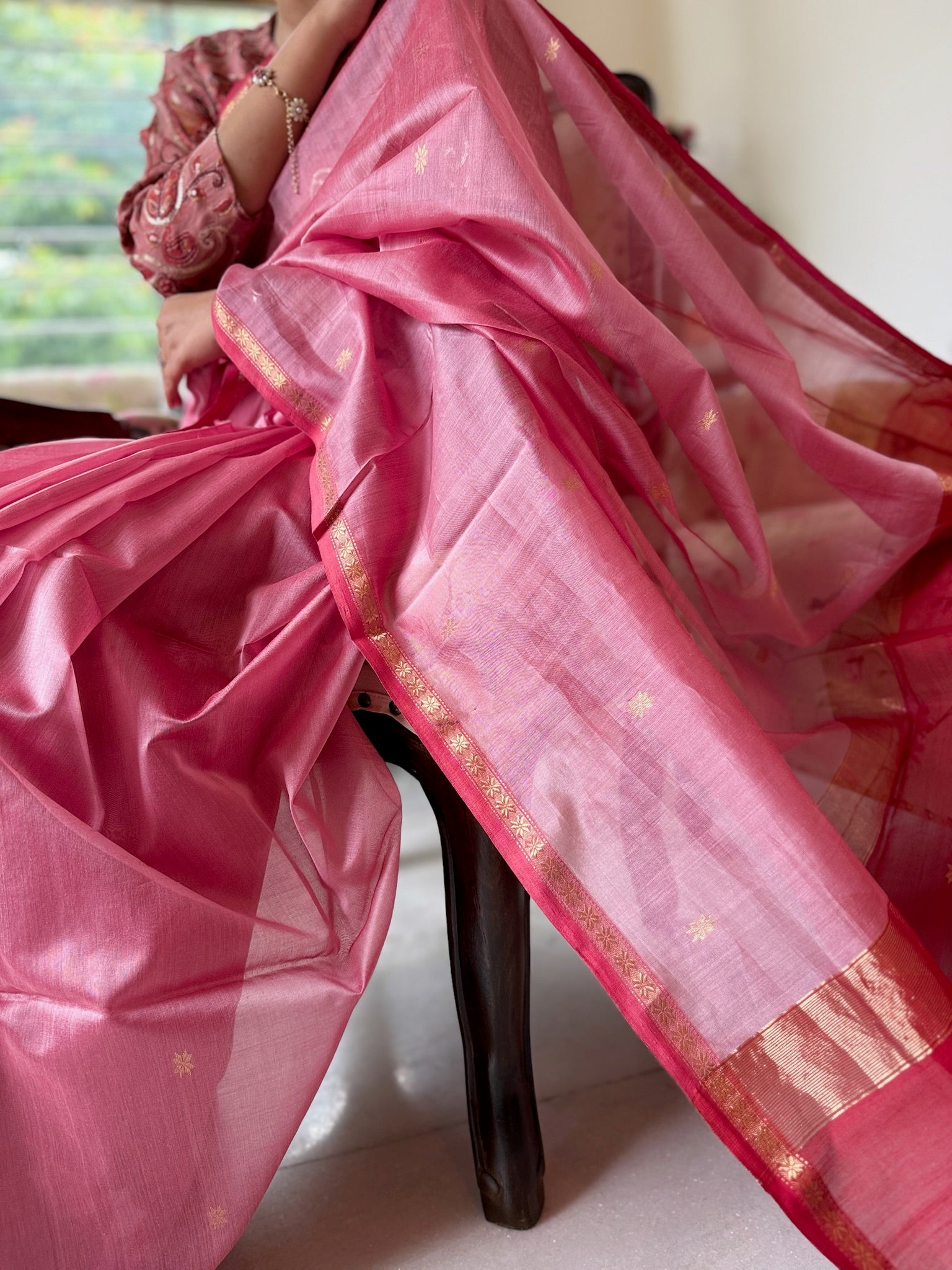 Classic Pink and Red Star Buti Handcrafted Cotton Silk Maheshwari Saree