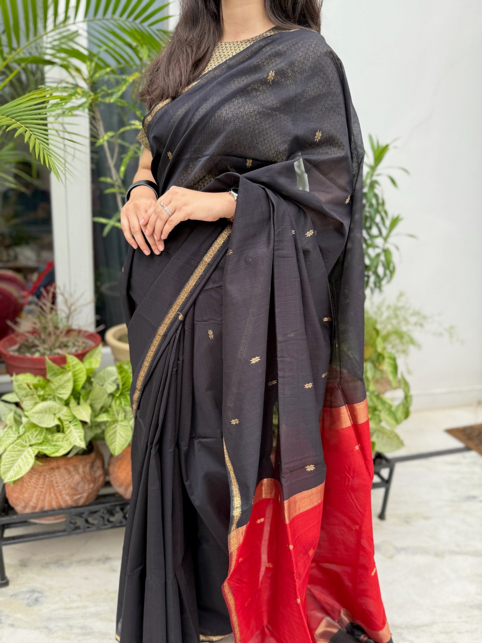 Classic Black and Red Star Buti Handcrafted Cotton Silk Maheshwari Saree