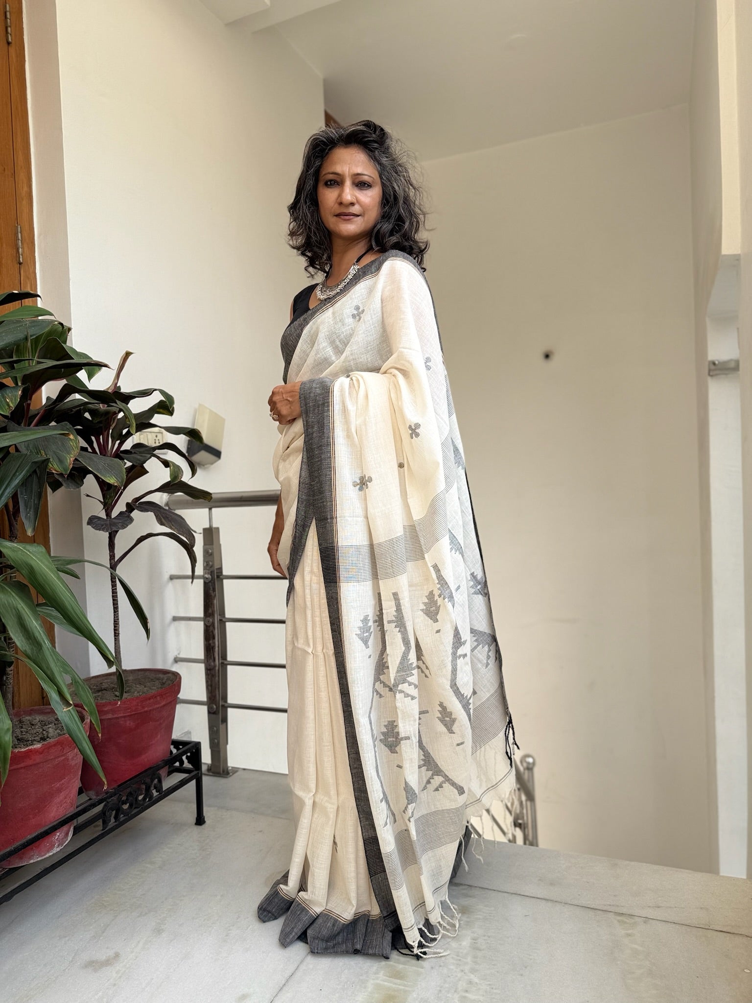 Soft Cream Base With Elegant Grey Woven Patterns Pure Cotton Jamdani Saree