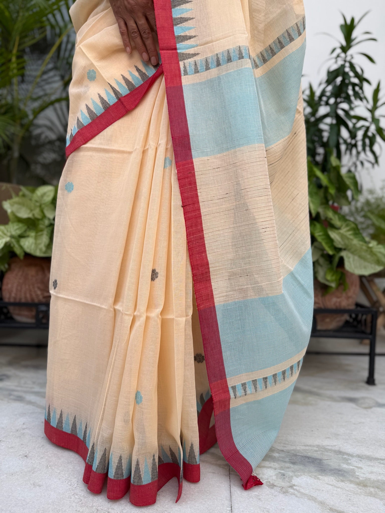 Buttercream Beige Base With Tiny Grey And Blue Woven Motifs Pure Cotton Jamdani Saree