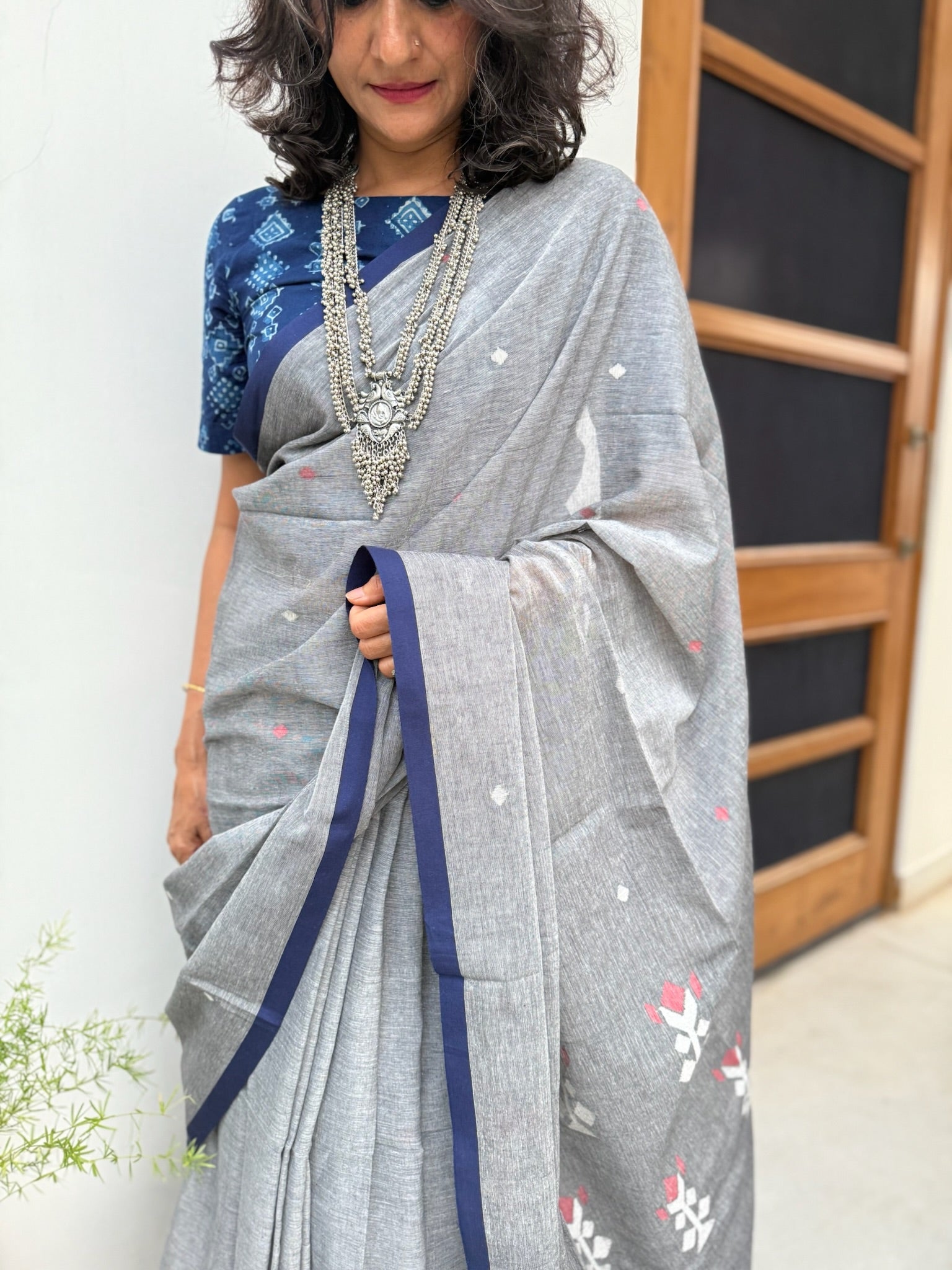 Soft Heather Grey Base With Subtle Multicolored Woven Motifs Pure Cotton Jamdani Saree