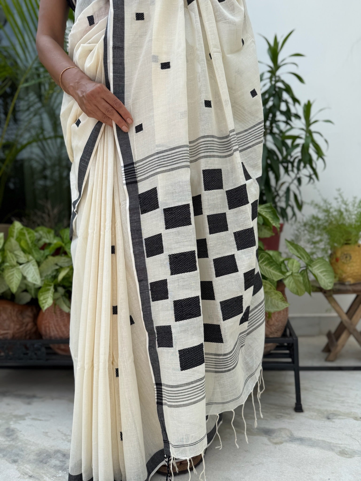 Crisp Ivory Base With Bold Black Square Motifs Pure Cotton Jamdani Saree
