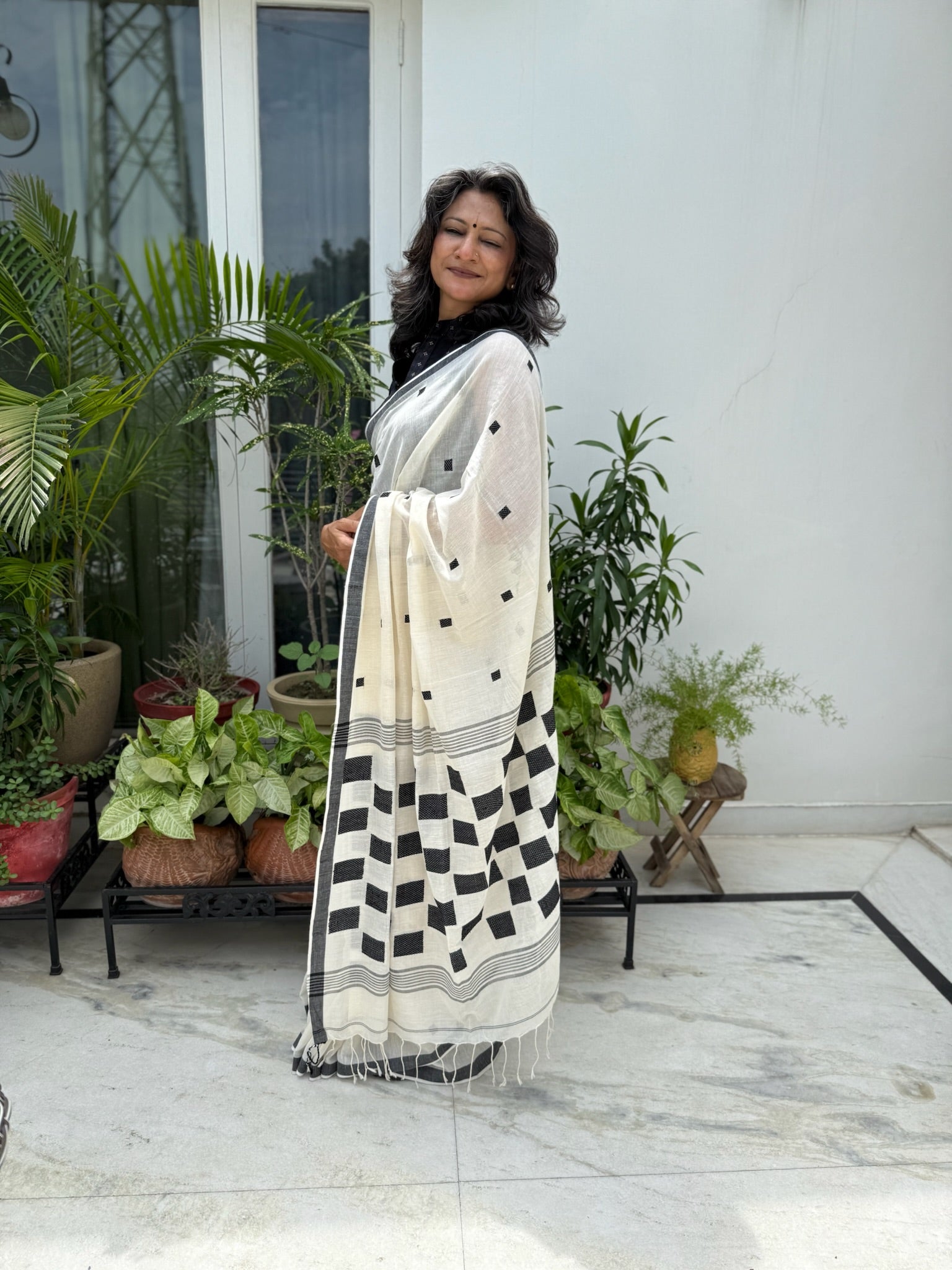 Crisp Ivory Base With Bold Black Square Motifs Pure Cotton Jamdani Saree