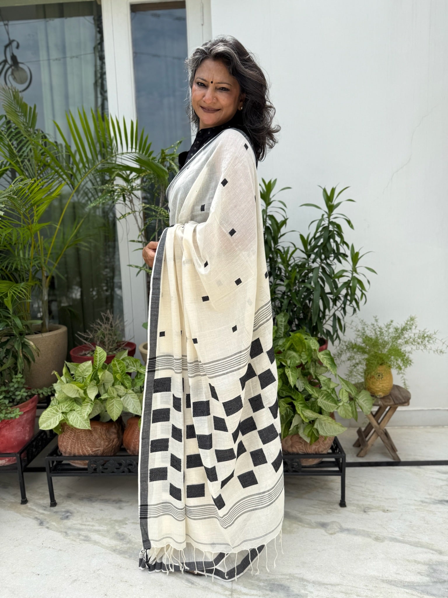 Crisp Ivory Base With Bold Black Square Motifs Pure Cotton Jamdani Saree