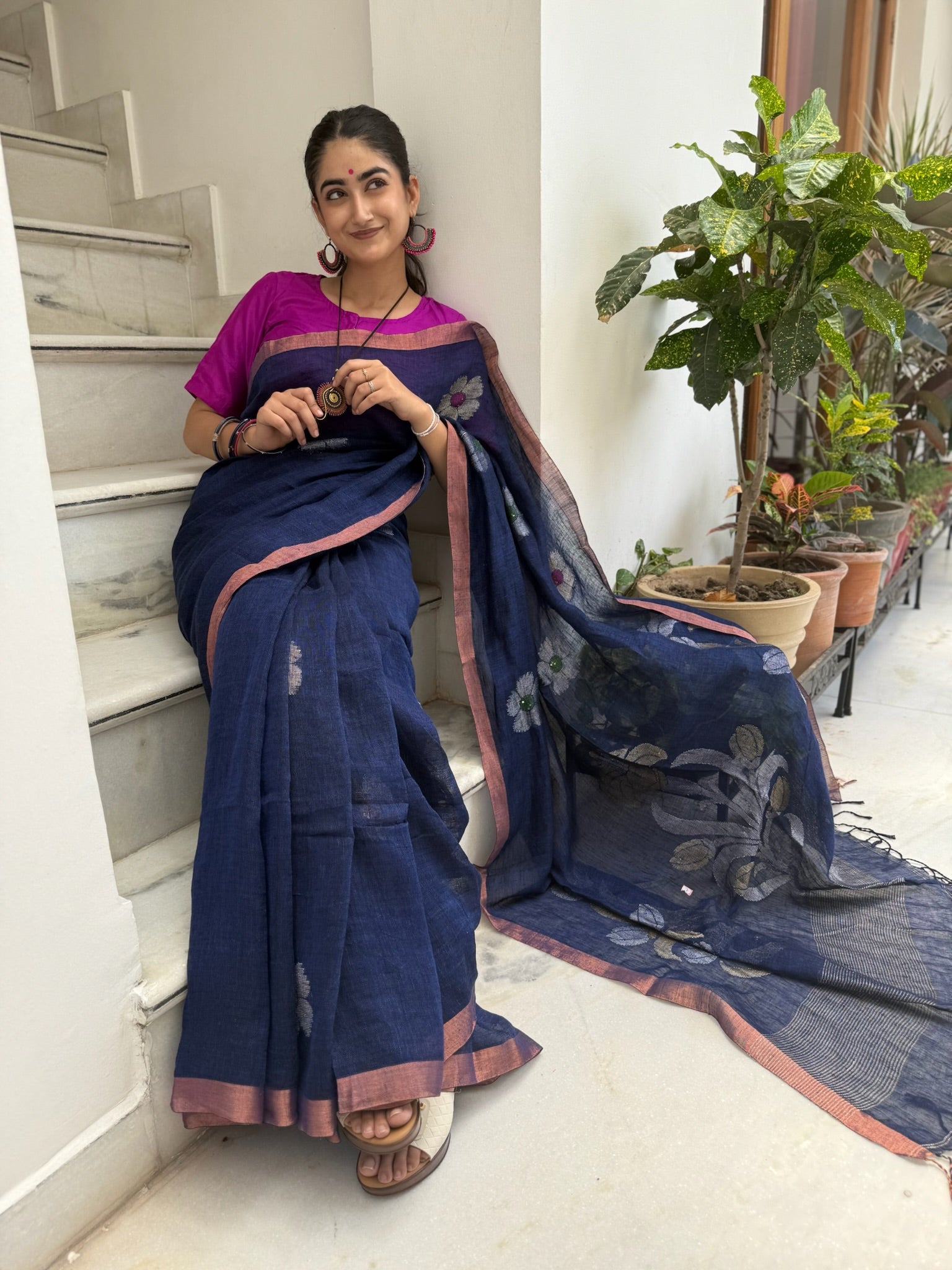 Navy Blue With Silver Zari Weave Handloom Linen Saree